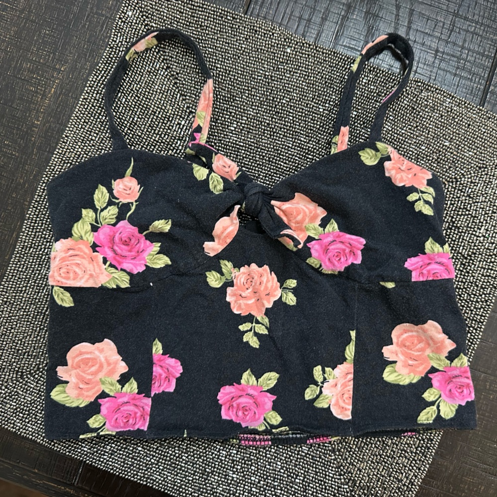 Crop top shirt size medium
